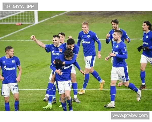 沙尔克与杜塞尔多夫激战正酣谁能在德乙赛场上笑到最后 沙尔克与杜塞尔多夫激战正酣谁能在德乙赛场上笑到最后