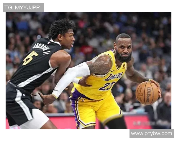 湖人对决灰熊的精彩较量分析与赛后点评