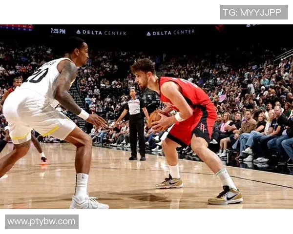 火箭队与尼克斯在元旦的激烈对决展现篮球魅力与精彩瞬间 火箭队与尼克斯在元旦的激烈对决展现篮球魅力与精彩瞬间