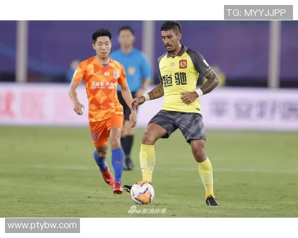 广州富力与山东鲁能激战正酣谁能在这场较量中笑到最后