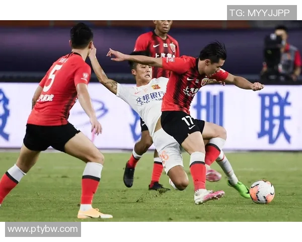 浙江卓尔迎战武汉球队全力争胜展现足球激情与团队精神 浙江卓尔迎战武汉球队全力争胜展现足球激情与团队精神