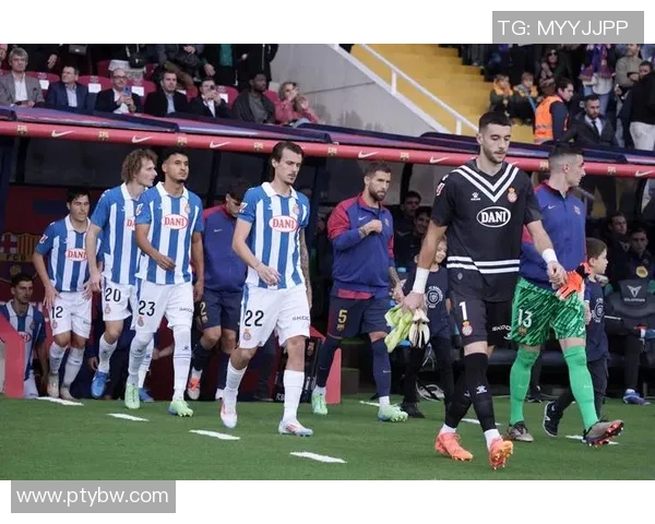 漫步者与西班牙联合的精彩对决揭示足球战术与团队协作的完美结合 漫步者与西班牙联合的精彩对决揭示足球战术与团队协作的完美结合