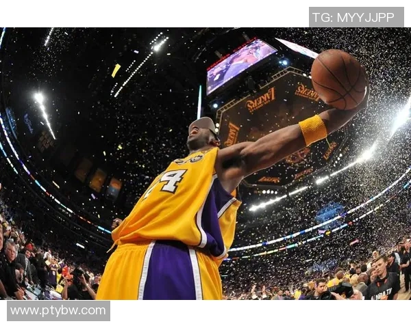 篮球明星精彩瞬间回顾与分析展现他们的传奇职业生涯与场上风采